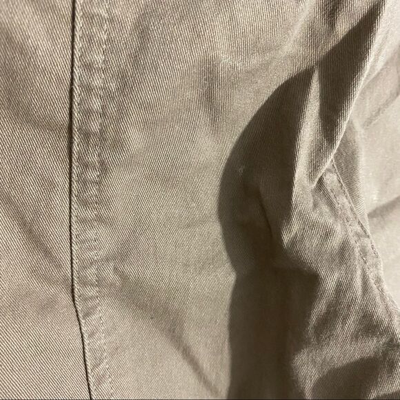 Attention Women’s Slim Fit Capri Pants - Picture 5 of 6